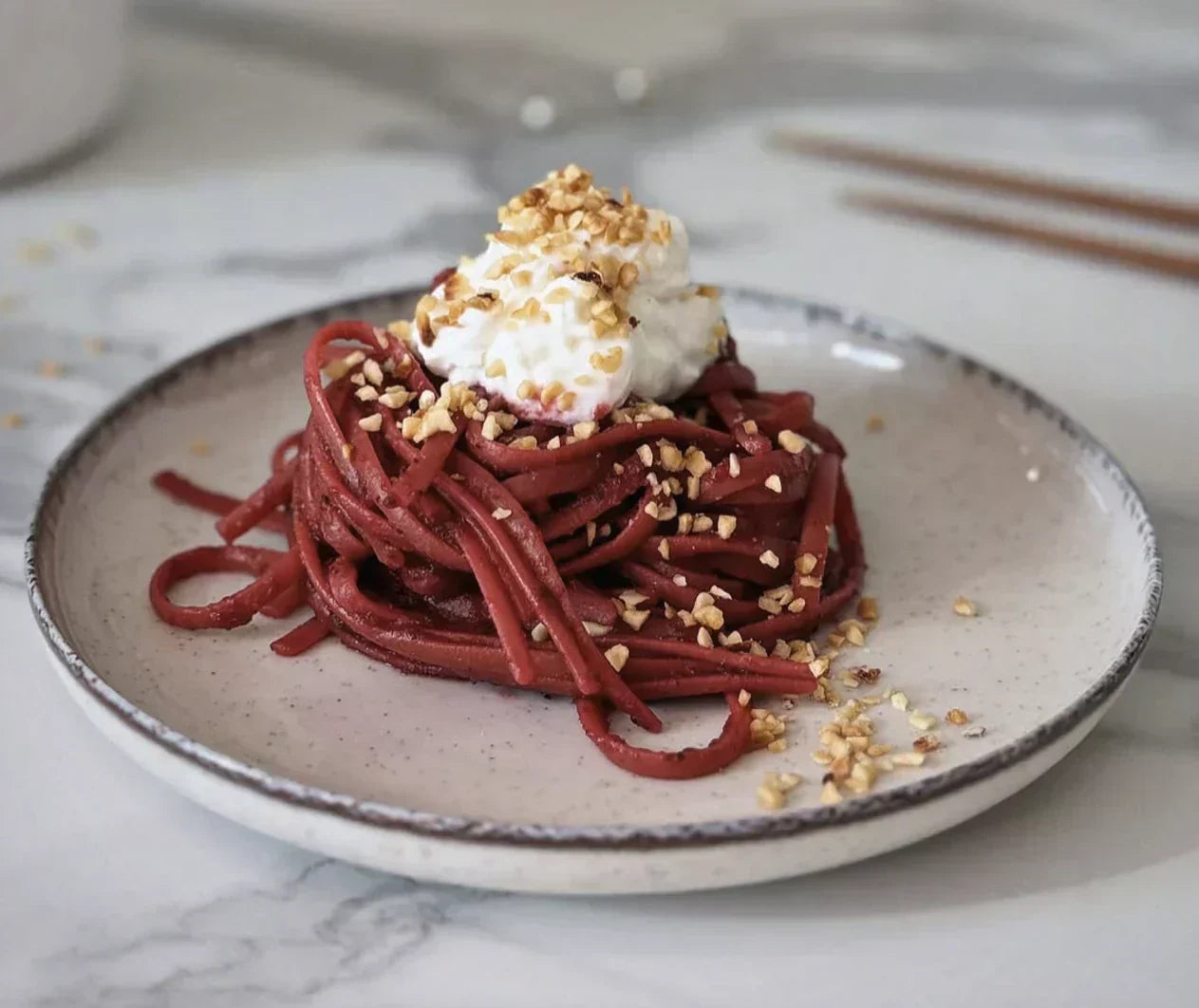 Linguine Viola con Barbabietola, Philadelphia e Nocciole